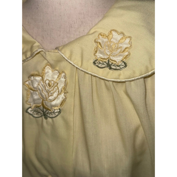 Vintage Yellow house coat embroidered flowers Loungees sz 14 snaps summer - Picture 10 of 11